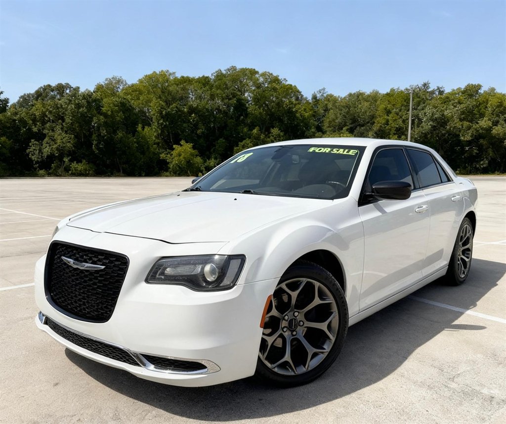2018 Chrysler 300 Touring's photo